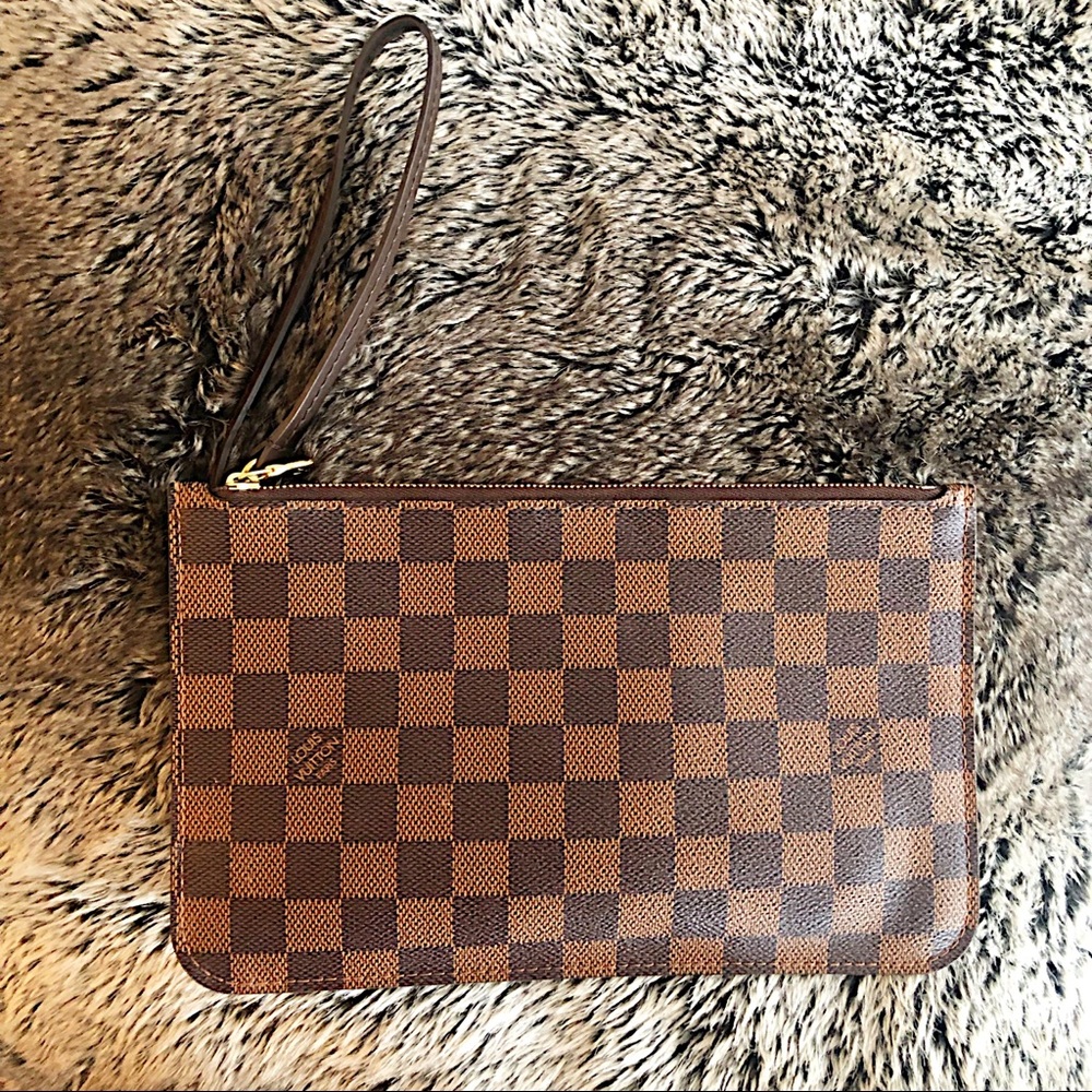 Louis Vuitton Damier Neverfull Clutch
